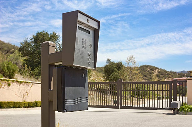 Modern access system on best gooseneck pedestal near residential gate